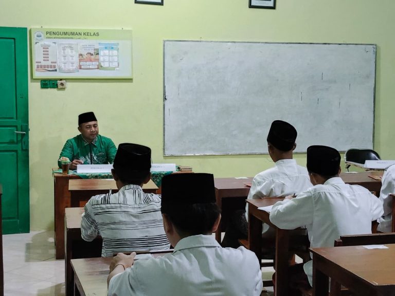KEMULIAAN DAN DERAJAT BAGI SESEORANG YANG MENUNTUT ILMU