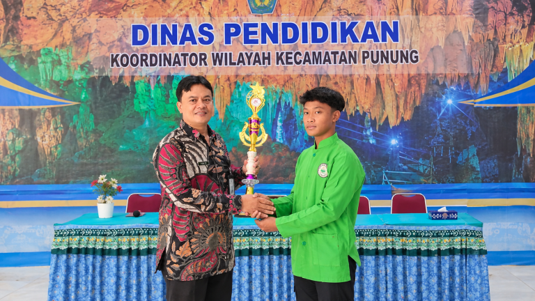 MA NUSANTARA RAIH DUA GELAR JUARA LOMBA GERAK JALAN HUT RI KE-81 KECAMATAN PUNUNG